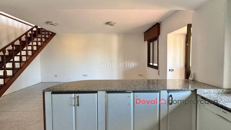 Foto e53d5709-fd76-47f7-ad0b-e4c004a09bcc. Casa amb calefacció aparcament a Lavadores Vigo