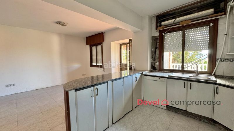 Foto ff6fa460-3c5b-490a-9bc9-12e50de32094. Casa amb calefacció aparcament a Lavadores Vigo