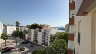 Piso en La Reconquista - El Rosario. Amplio y luminoso piso con terraza en plaza mayor, algeciras