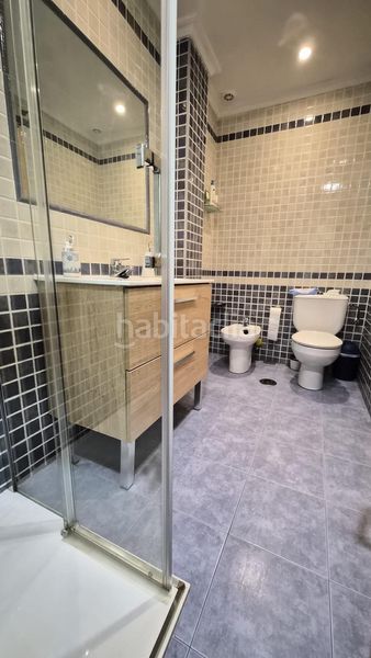 Foto 683dd181-e6d3-4233-b69f-ca2df082c1de. Casa adosada vivienda unifamiliar de 3 plantas con jardín, terrazas y garaje en Algeciras
