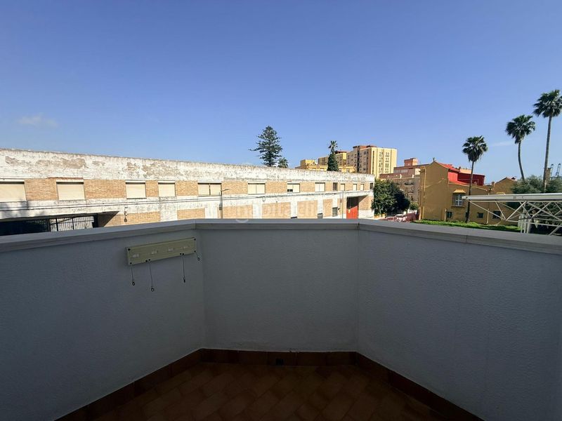 Foto f4709e0a-6f6c-4d5d-acee-fba4132ae120. Pis amb aparcament piscina a Casco Antiguo Algeciras
