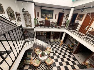 Casa a Casco Antiguo. Casa independiente con patio estilo cordobés y gran garaje en al