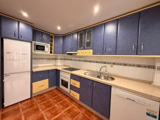Casa a El Rinconcillo. Fantástica vivienda con sótano y piscina comunitaria en el rinco
