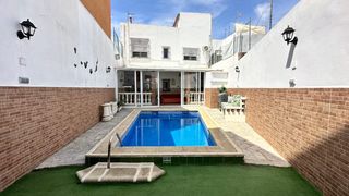 Maison à San Pedro-Gabriel Miró-María Guerrero. Amplia vivienda con piscina privada y excelentes prestaciones en