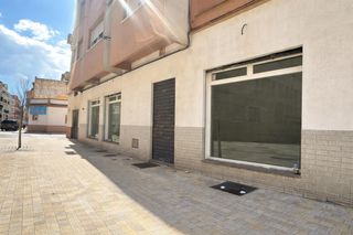 Business premise in Centro-San Felipe-Huerta Fava. Amplio local comercial reformado en la velada