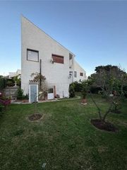 Xalet a San Luis de Sabinillas. Villa independiente con jardín privado en pueblo mexicano, san l