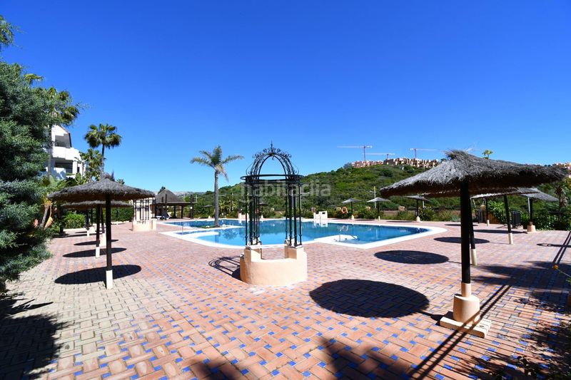 Foto a8e7fe3b-c616-43b2-9e7c-007bdfca0b2e. Pis amb aparcament piscina a La Duquesa Manilva