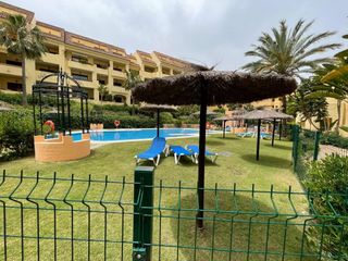 Pis en La Duquesa. Exclusivo piso con amplia terraza en duquesa village, manilva