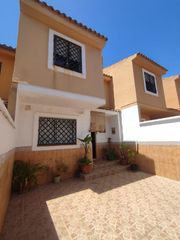 Casa adossada a San García