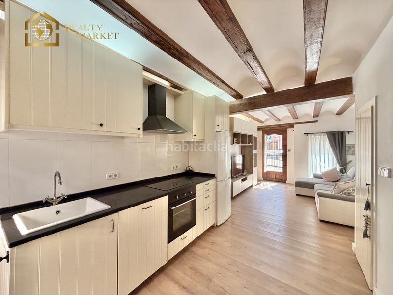 Foto a0a6f481-42c1-4d18-9c22-5b767786faec. Casa adossada amb calefacció a El Cabanyal-El Canyamelar Valencia
