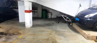 Aparcament cotxe a Gorg. Parking para coche pequeo o motos