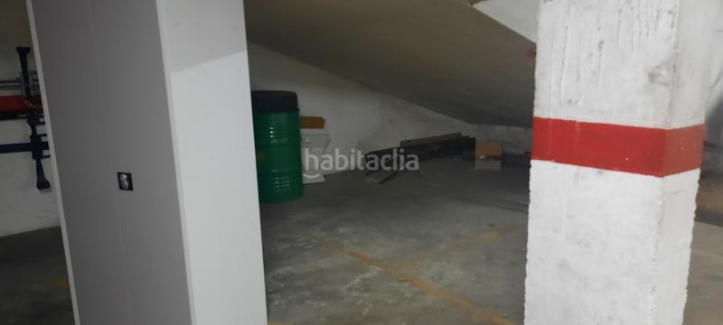 Foto bf2795ef-eeed-4be0-a51f-a4f13f79e926. Parking coche parking para coche pequeño o motos en Badalona