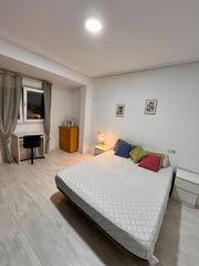 Flat in Carrer de pere cabanes 17. Piso reformado de 3 habitaciones y un baño