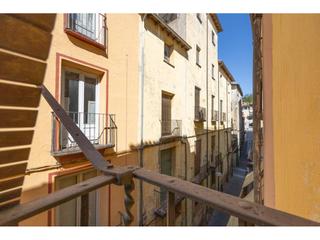 Edifici  Baix del tura. Edificio en venta en el casco antiguo de olot
