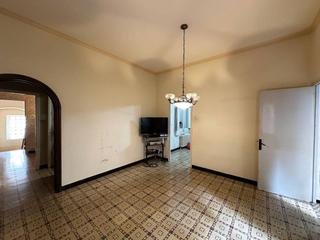Edifici  Nova. Edificio rústico con local y dos pisos en venta en la bisbal dem