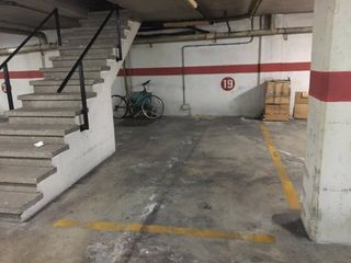 Location Parking voiture  Calle travessia de la creu. Aparcamiento de alquiler en travessia de la creu para coche pequ