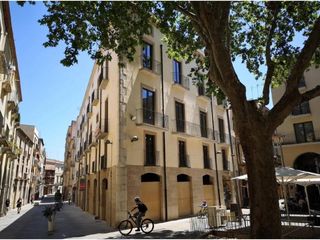Gebäude  Plaza patates. Edifici en venta en centre