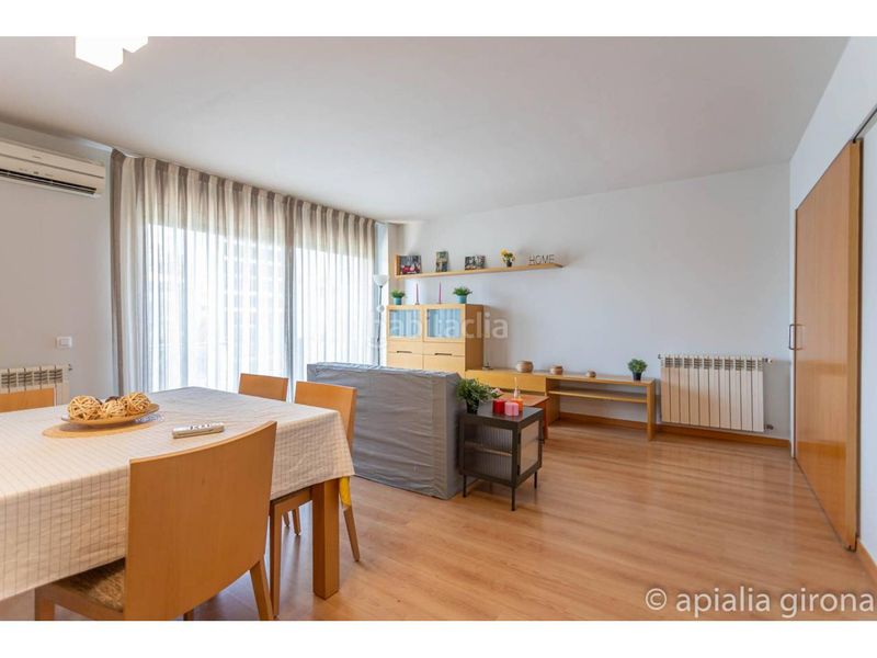 Foto a8e55d4a-f05c-4070-9171-cc93cbc1b5f0. Pis amb calefacció aparcament a Eixample Sud-Migdia Girona