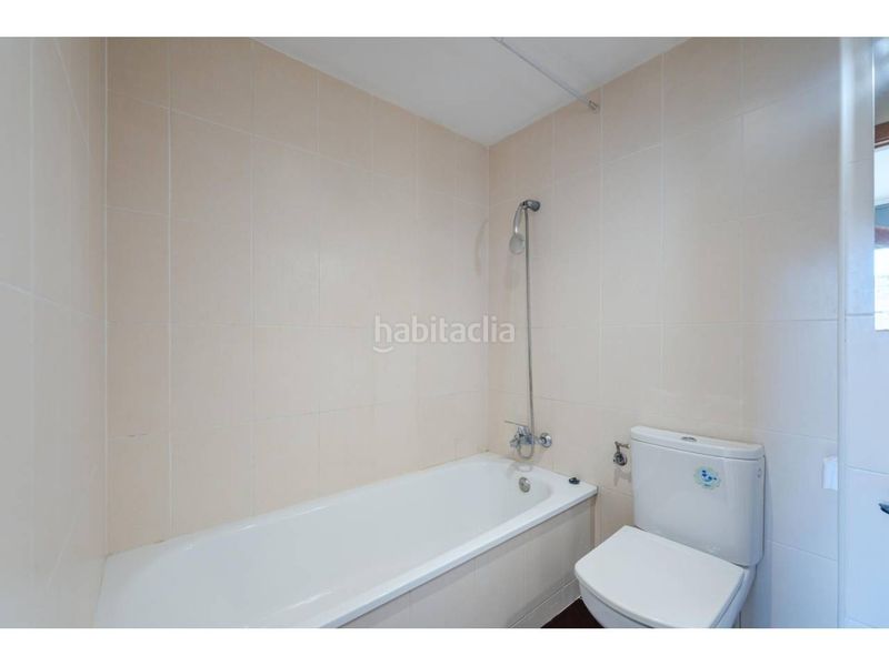 Foto e21a00c9-1a4a-4c08-a1d2-9e01033e4f0e. Pis amb calefacció aparcament a Santa Eugenia Girona