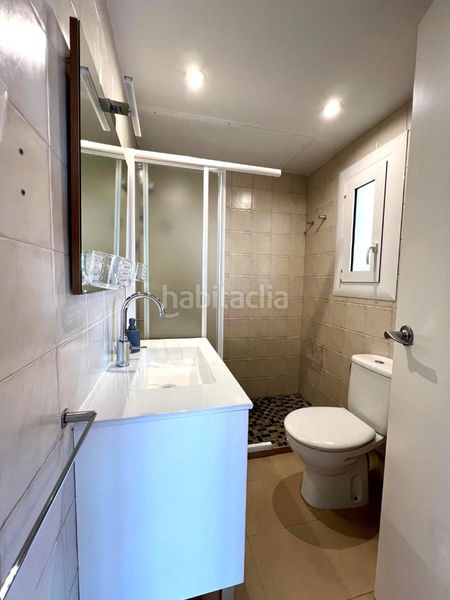 Foto 6cd534bf-e0e8-4044-b7e0-cb14c086b97e. Lloguer àtic amb xemeneia calefacció a Sagrada Família Barcelona