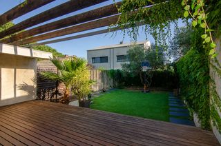 Casa adossada a Zona alta. Un oasis en can jalpí