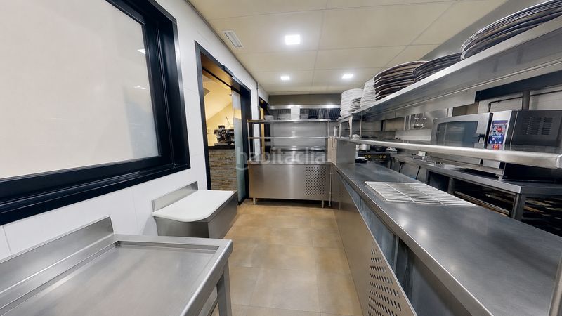 Foto b32e6956-d7ad-42bd-b704-74c4ba0e31e2. Edificio  restaurante en centro en Centre Santa Coloma de Gramenet