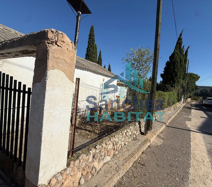 Foto 4e151276-eeb2-4054-905e-d2de389f19fd. Casa chalet a reformar en Calles