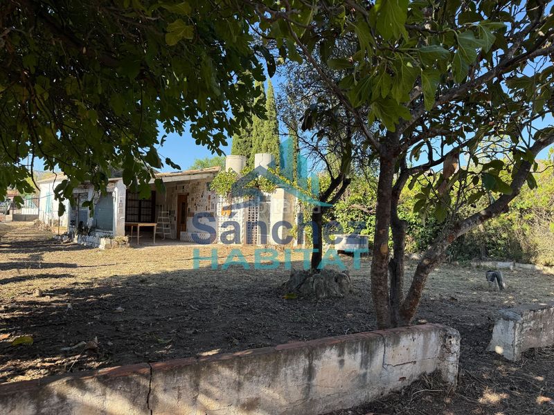 Foto 54bcdb97-bbcd-4d07-8243-ff86e45e6892. Casa chalet a reformar en Calles