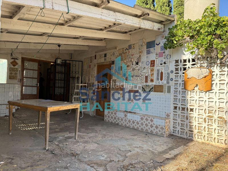 Foto d390819f-8d83-475b-afe4-a49b90b7dcd9. Casa chalet a reformar en Calles