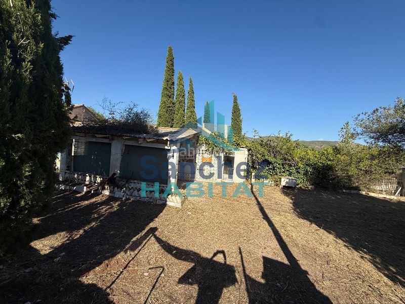 Foto d9973aba-8f91-476c-bdac-e638c86de671. Casa chalet a reformar en Calles