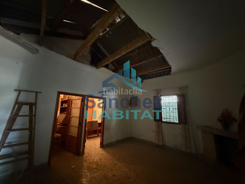 Foto f178bad3-3ce6-42bd-bd43-cfc6a81f8399. Casa chalet a reformar en Calles