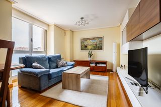 Appartamento  Calle ernest lluch 11. Tu nuevo hogar junto a el sardinero: espacio, comodidad y calida
