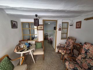 Maison  Ministro. Casa en aras de los olmos con mucho potencial