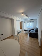 Flat in Plaza Xúquer. Piso amueblado de 3 habitaciones, 2 balcones y ascensor en paipo
