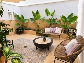 Piano terra in Plaza Xúquer. Precioso bajo reformado con 2 habitaciones y encantadora terraza