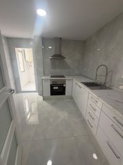 Flat in Alaquàs. Piso en alaquas con galería y despensa
