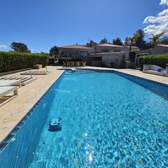 Chalet in Monserrat. Chalet de lujo en montserrat