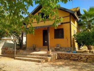 Chalet in Camí de Paterna-Lloma del Calderer. Chalet urbano con okupas en bétera una oportunidad única!