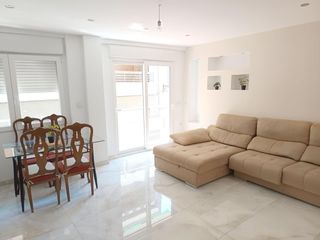 Etagenwohnung in Centro. Piso 1ª planta en xirivella con 5 habitaciones y 2 baños