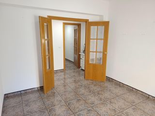 Pis a Avenida de la Paz. Piso en xirivella 1º con ascensor y balcón