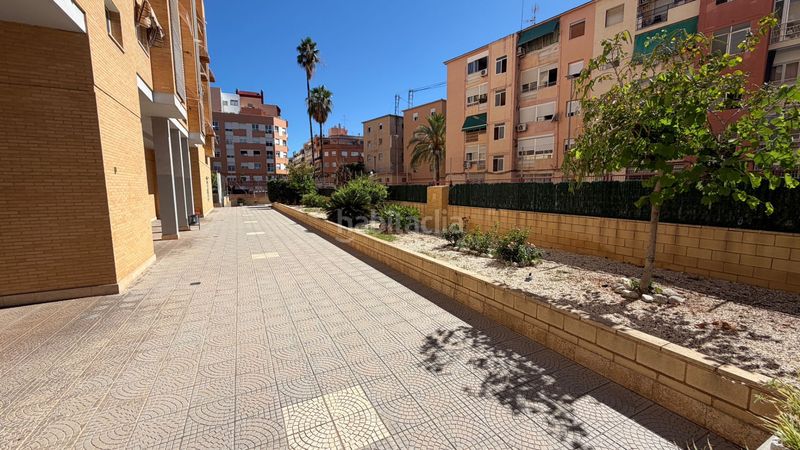 Foto b30bf893-a00f-49fb-843b-6a80bf8cbf57. Pis amb aparcament piscina a Carolinas Altas Alicante