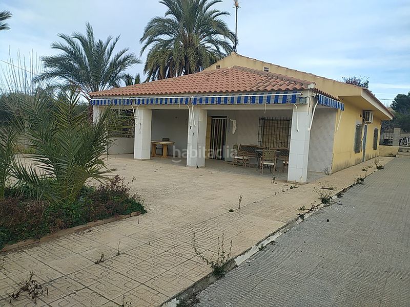Foto 1424248c-7085-49ef-972e-b8644d40f1aa. Xalet amb xemeneia calefacció aparcament piscina a Alicante