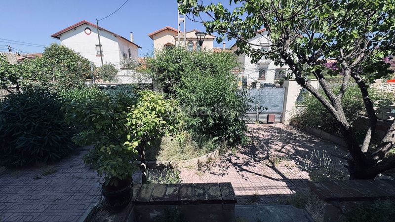 Foto d406609a-f301-4623-93a5-840c7f0e1cb3. Chalet con parcheggio in Ciudad Jardín Alicante
