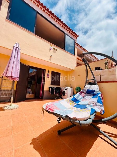 Foto c2e99dbc-a1ed-4452-9419-b3c0b83d1f93. Casa adossada amb calefacció aparcament a Playa Fañabé Alto Adeje