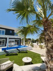 Xalet  Carrer de xipre. Chalet con piscina en gran alacant