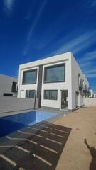 Casa pareada  Carrer de xipre. Pareado con piscina en gran alacant