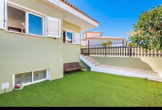 Xalet  Calle amapola. Chalet en venta en el medano tenerife