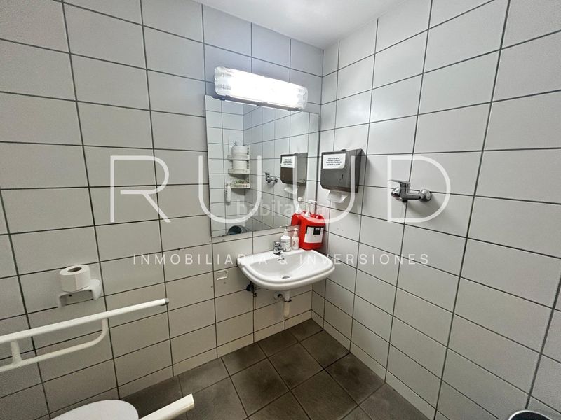 Foto 095ddd89-642c-4287-9ac9-1dd74221ff25. Local comercial a El Camp de l´Arpa del Clot Barcelona