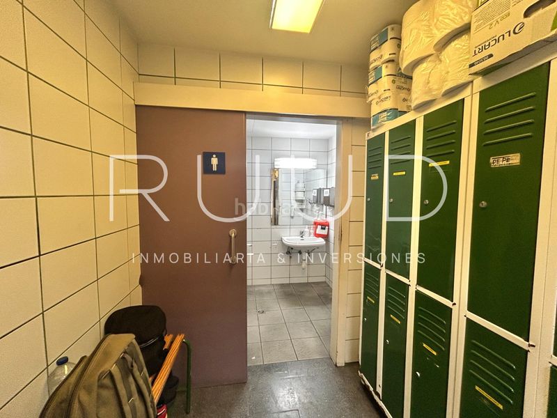 Foto 0ebf9592-1179-4861-9ff0-d302121513f8. Local comercial a El Camp de l´Arpa del Clot Barcelona