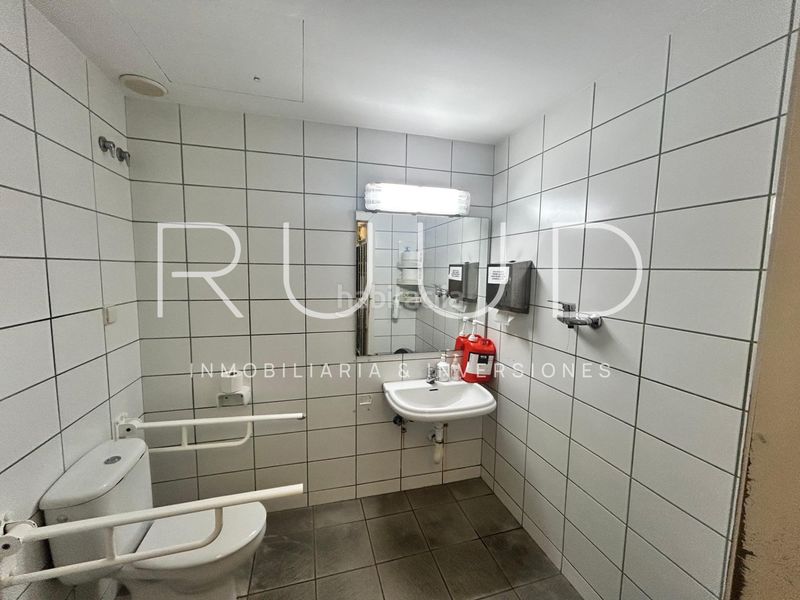 Foto 9bd2d6ea-bc9c-4a69-8b09-308159745037. Local comercial a El Camp de l´Arpa del Clot Barcelona